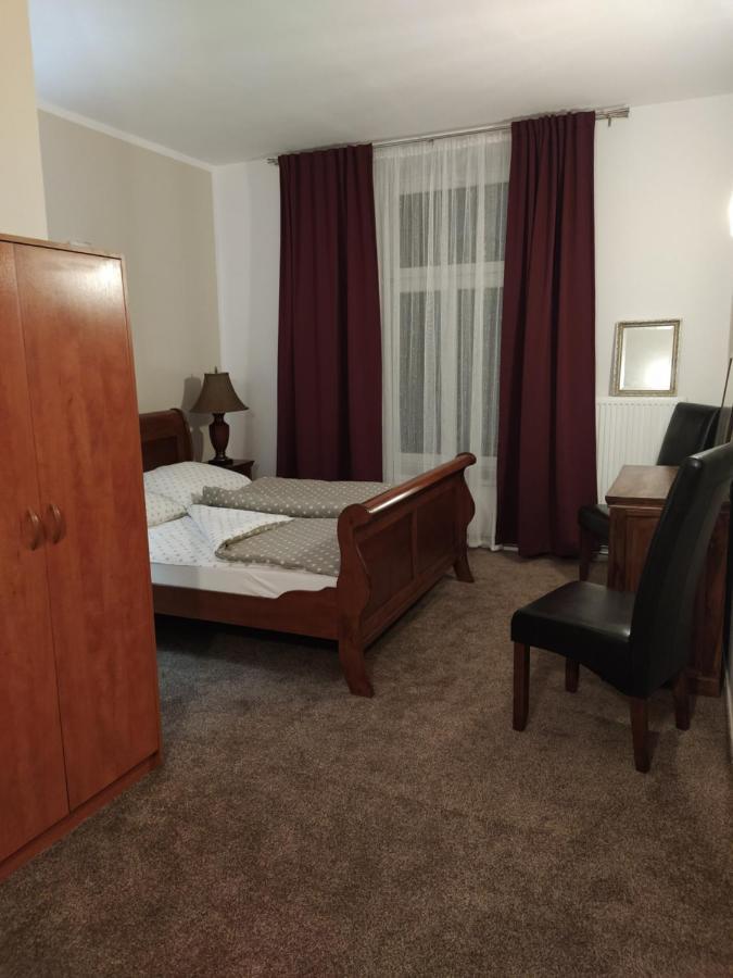 Hotel Koruna Penzion Teplice nad Metují 외부 사진