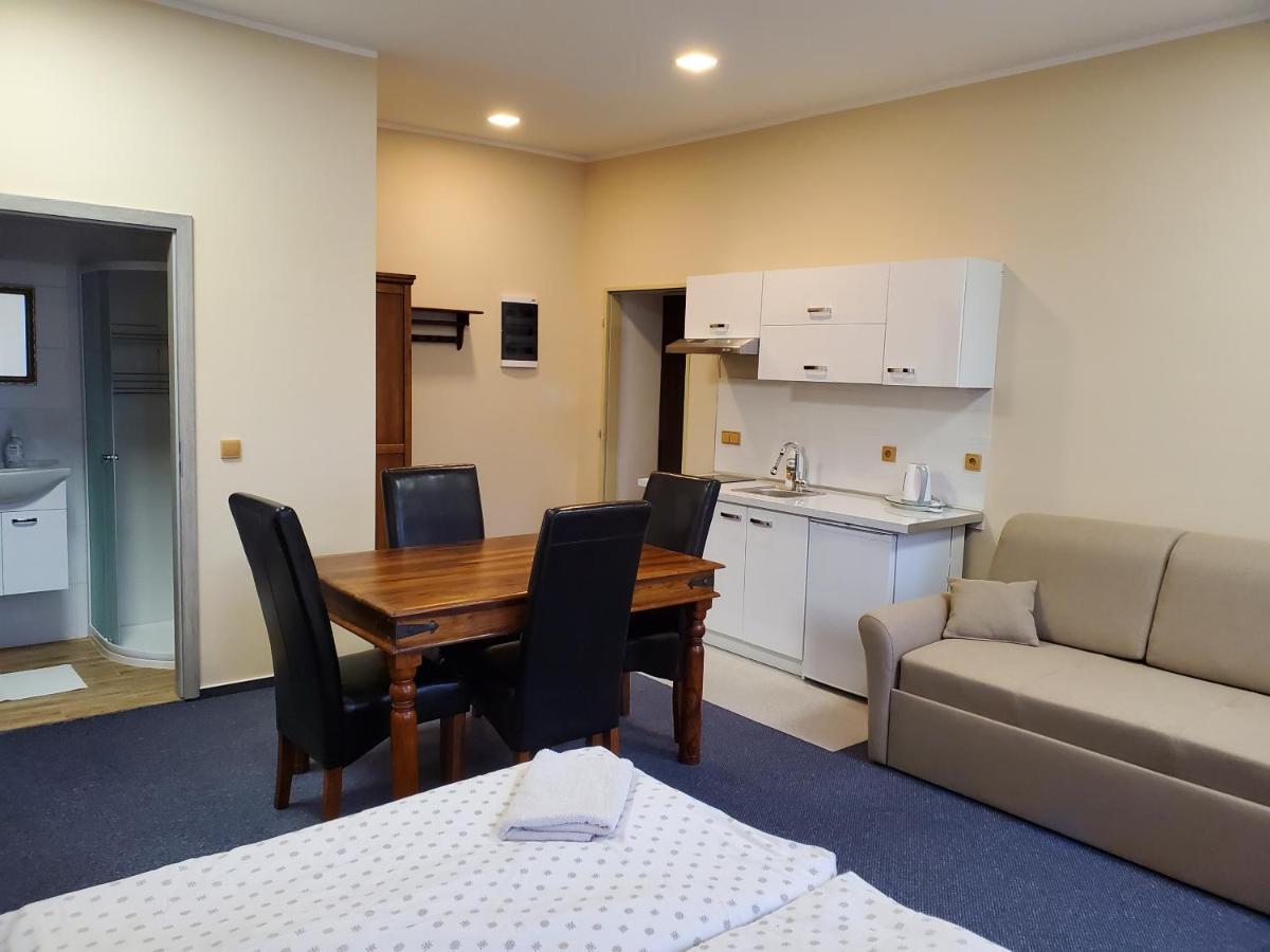 Hotel Koruna Penzion Teplice nad Metují 외부 사진